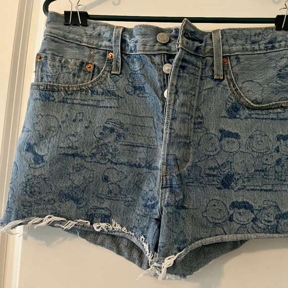 Peanuts x Levi Shorts Collab - Picture 1 of 4